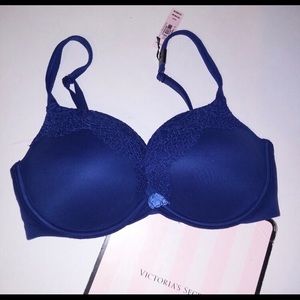 32DD brand new Navy Victoria’s Secret bra